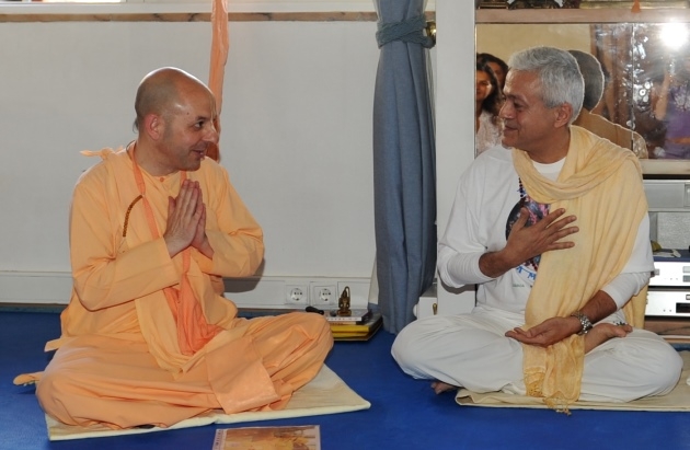 Visita de Svámin Yadunandana  - ISKCON Hare Krshna -