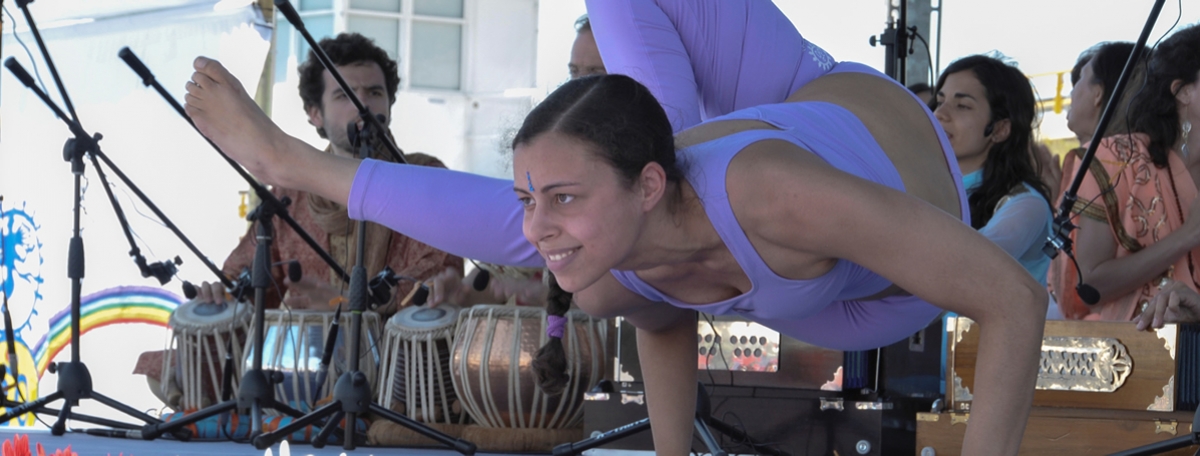 5. ADVANCED TRADITIONAL YOGA DEMONSTRATION