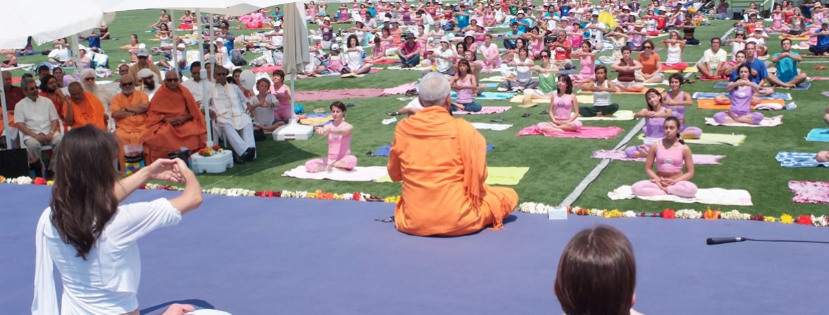6. Día Internacional del Yoga - 2010 - Almada - Mega Aula del Yoga - Dhyána Samádhi